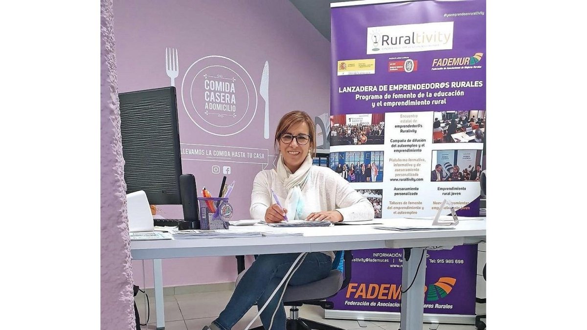 La presidenta de Fademur en Castilla y León, Loreto Fernández, durante uno de los actos de la organización.  (E. M.)
