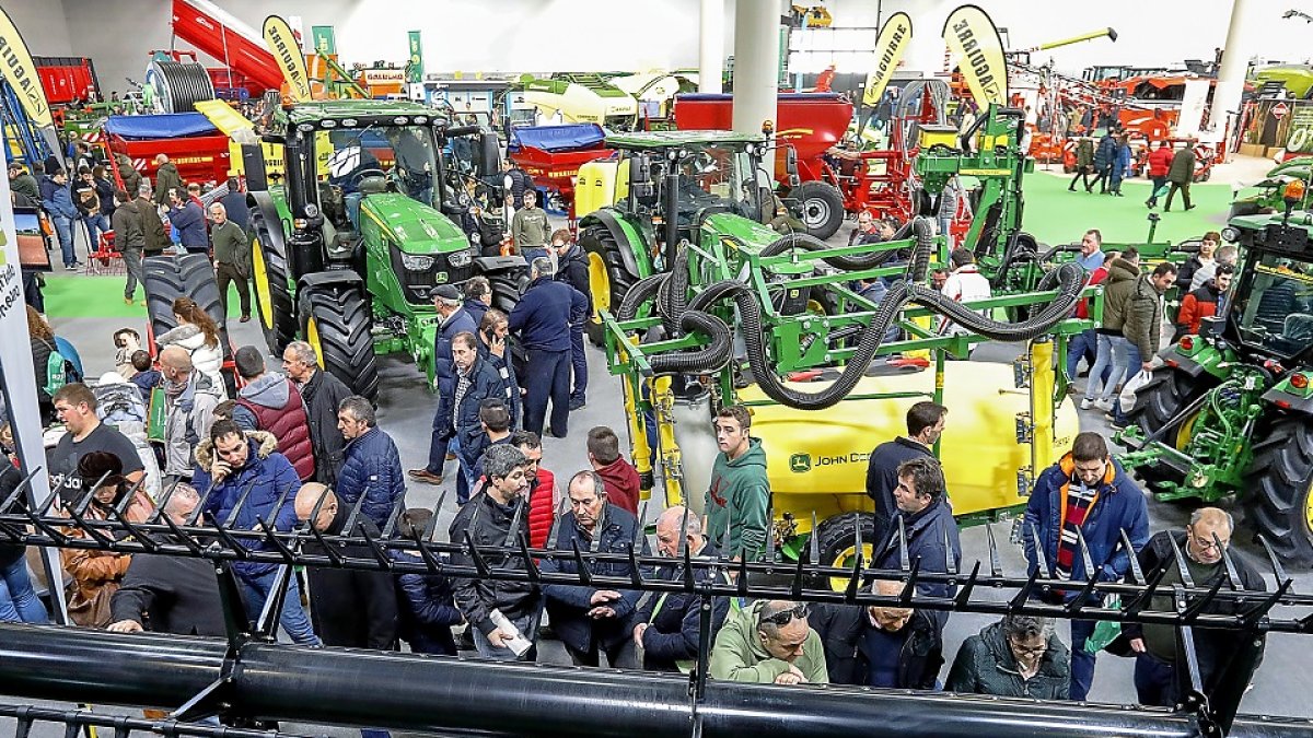 Visitantes de la última edición de la bienal Agraria, celebrada en 2019 en la Feria de Valladolid. / J. M. LOSTAU