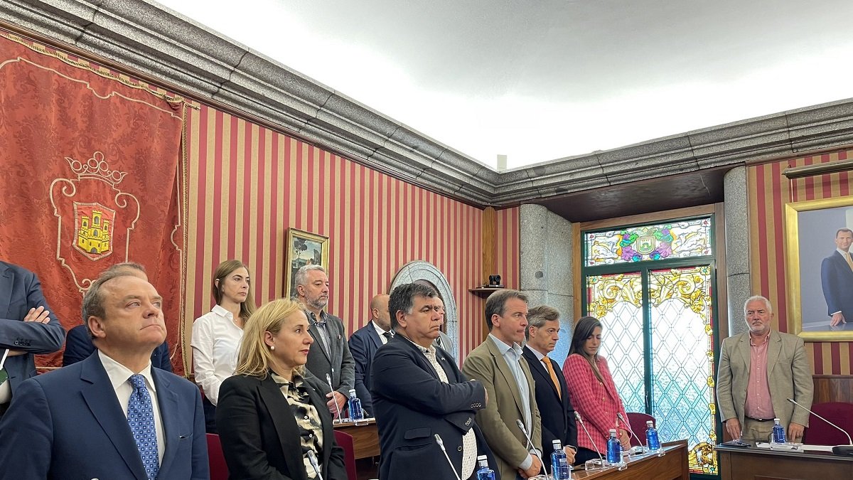 Minuto de silencio por la violencia intrafamiliar. -E.M.