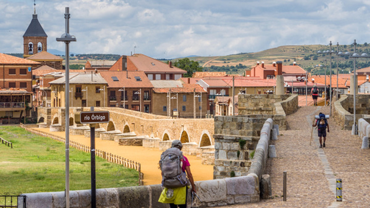 Imagen de Hospital de Órbigo (León) elegida por correos para promocionar el Camino de Santiago en todo el mundo- ICAL