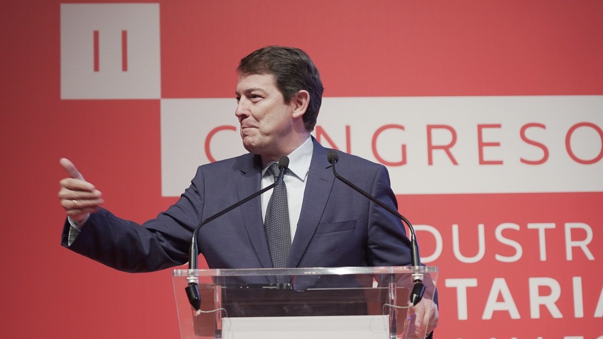 El presidente de la Junta, Alfonso Fernández Mañueco, durante su intervención en el II Congreso de la Industria Alimentaria de Castilla y León.- ICAL