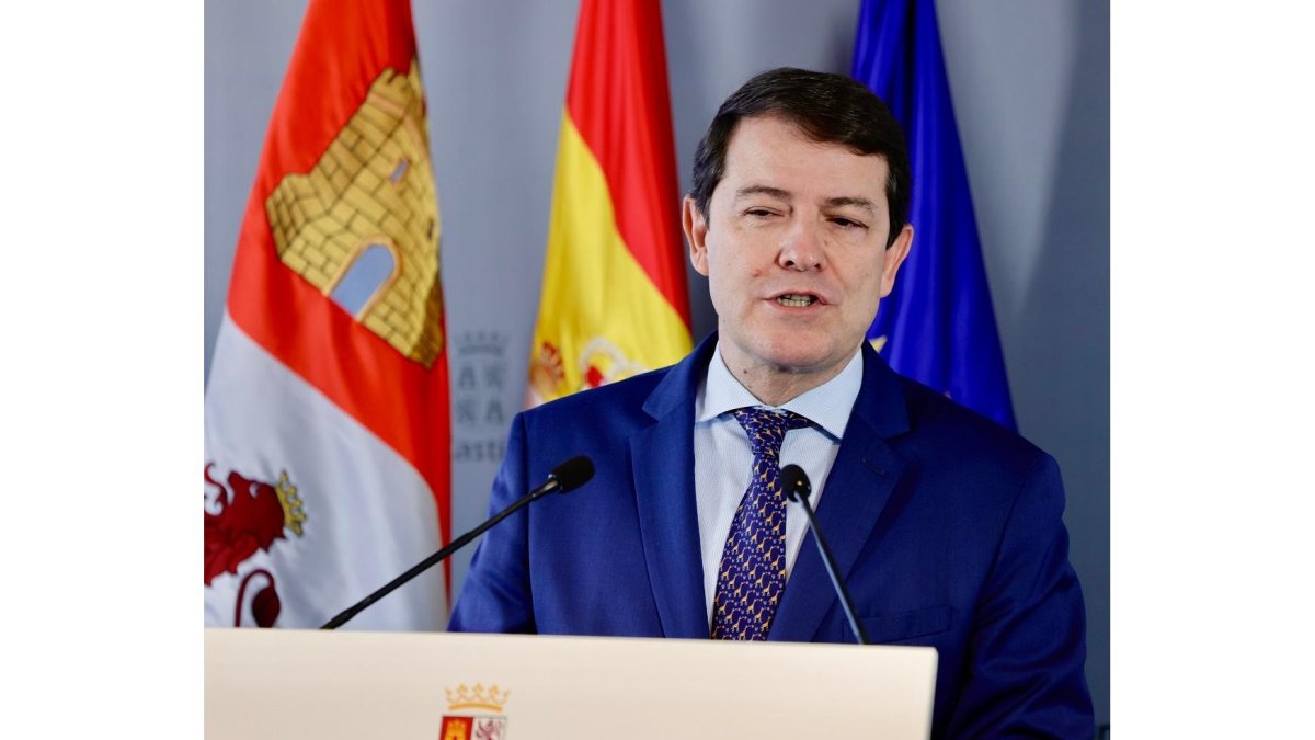 El presidente de la Junta, Alfonso Fernández Mañueco, valora los resultados del informe PISA.- ICAL