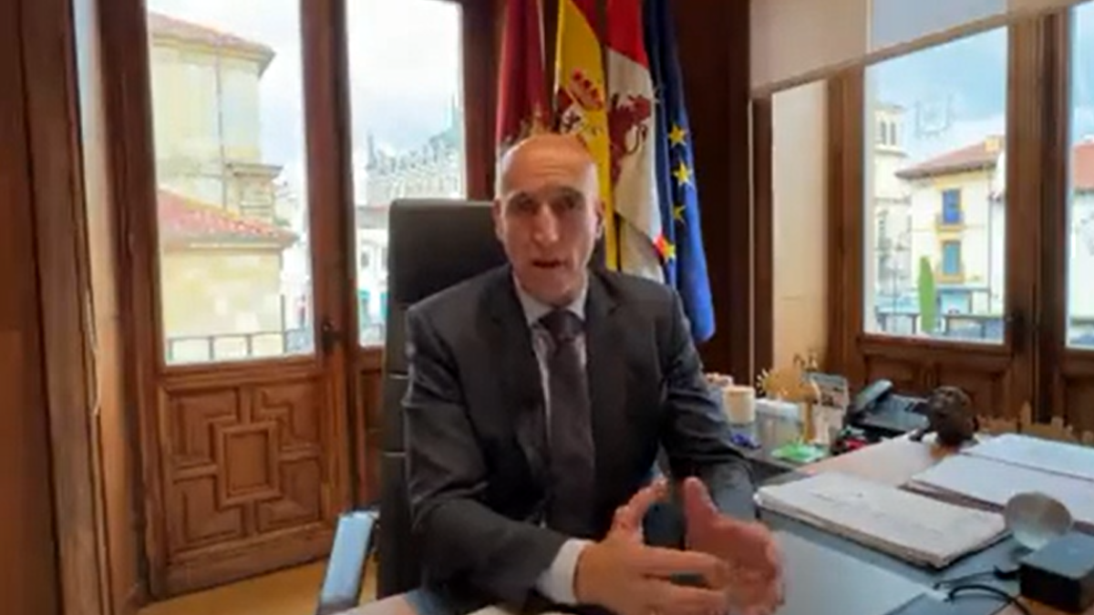 Cargar máis
El alcalde de León critica los presupuestos de Castilla y León para 2023. Twitter: JADIEZLEON