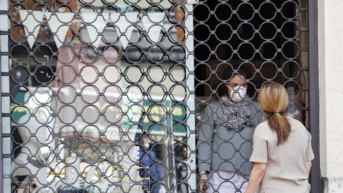 .- JUAN MIGUEL LOSTAU.