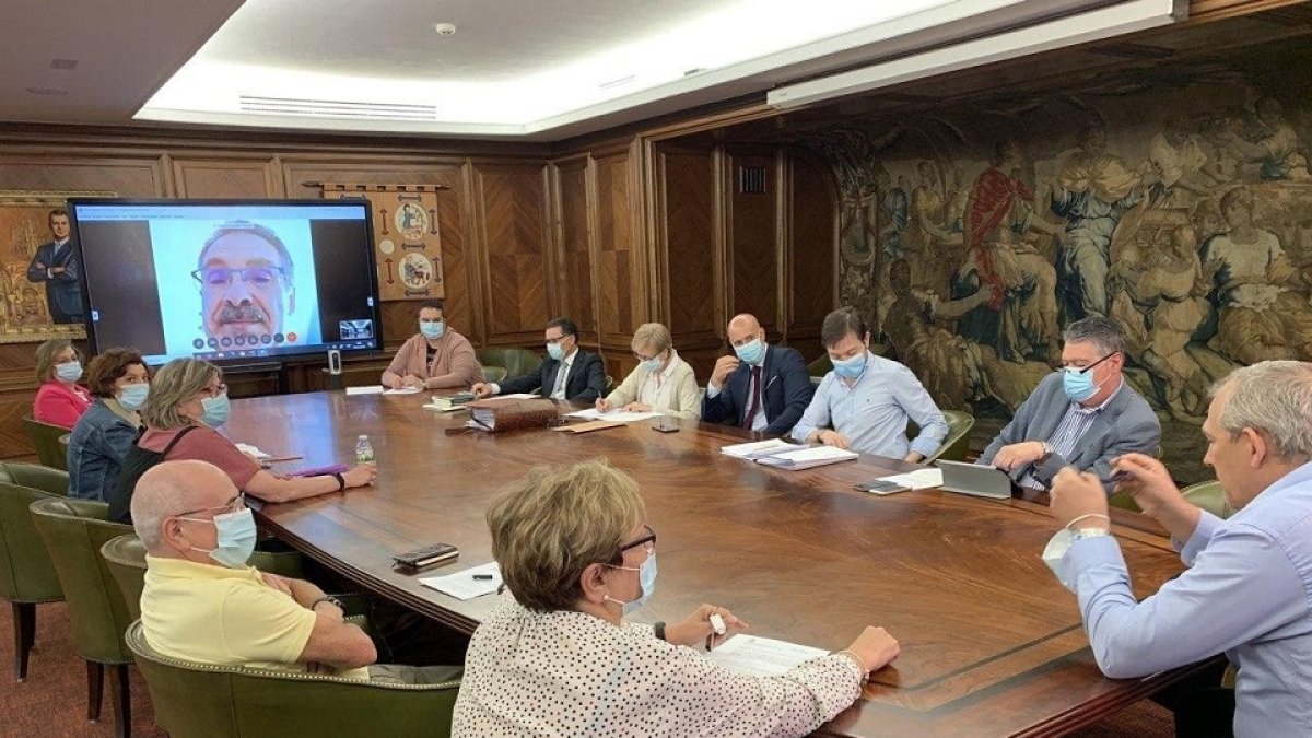 El alcalde de León, José Antonio Diez, preside la Junta de Gobierno Local. - AYTO LEÓN