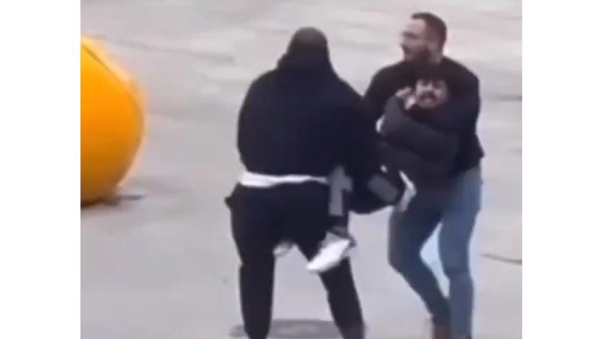 Secuestran a un joven en Burgos metiéndolo a la fuerza en un coche. -SOCIALDRIVE