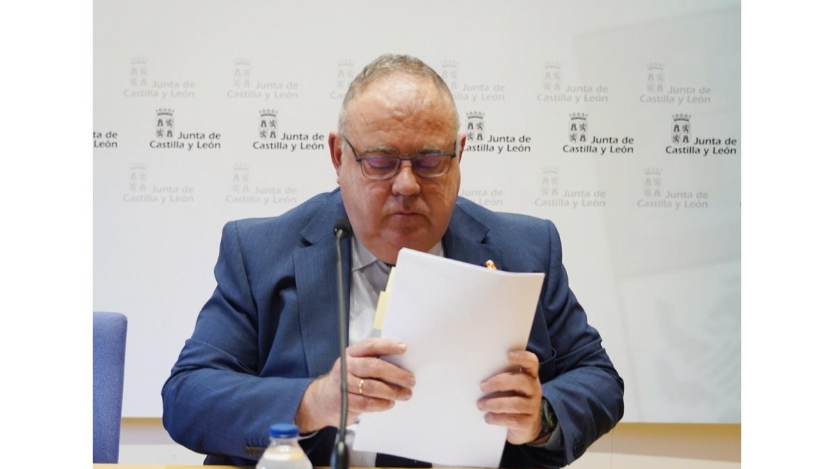 El consejero de Sanidad, Alejandro Vázquez, durante la rueda de prensa de este lunes.- ICAL