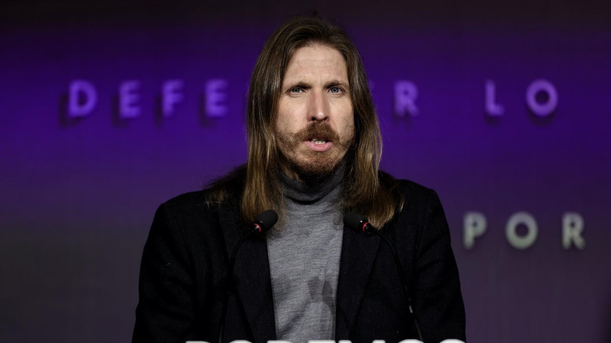 El portavoz de Unidas Podemos, Pablo Fernández, ofrece una rueda de prensa, en la sede de Unidas Podemos en Madrid tras las elecciones de Castilla y León.- E. PRESS