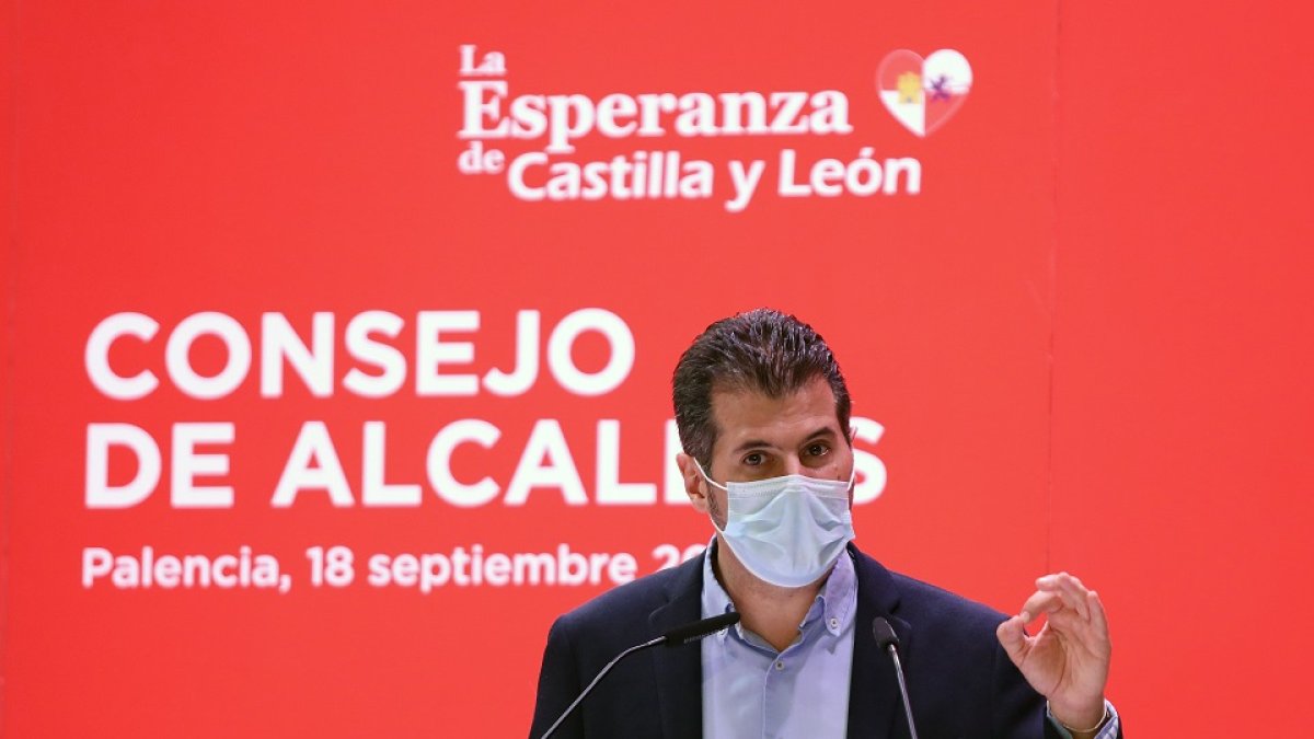 El secretario general del PSOECyL, Luis Tudanca, clausura la reunión del Consejo de Alcaldes del PSOE de Castilla y León. - ICAL