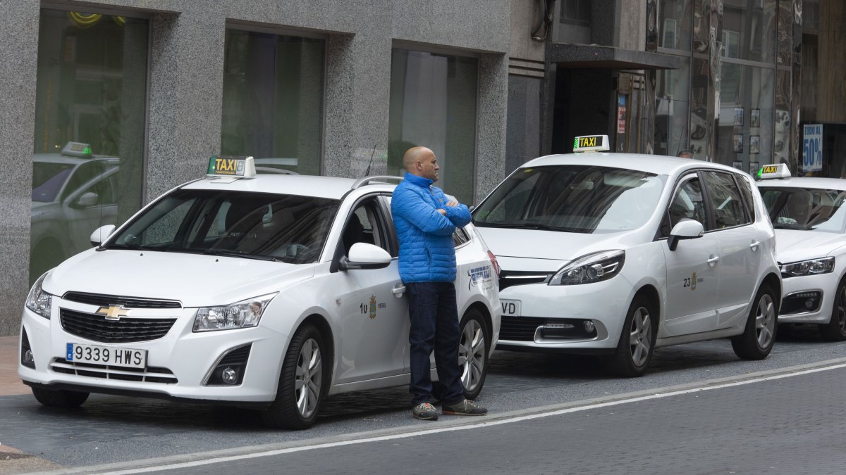 Línea de taxi de Ponferrada en servicio. -ICAL
