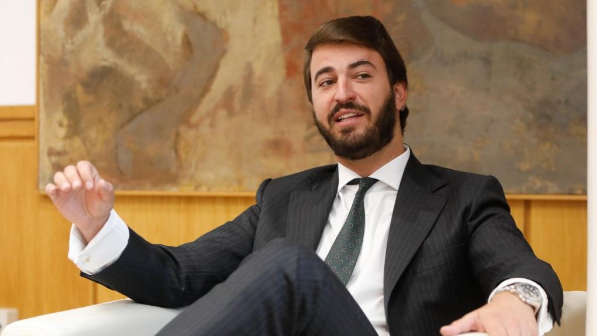 El vicepresidente de la Junta de Castilla y León, Juan García-Gallardo, durante un momento de la entrevista. J.M. Lostau