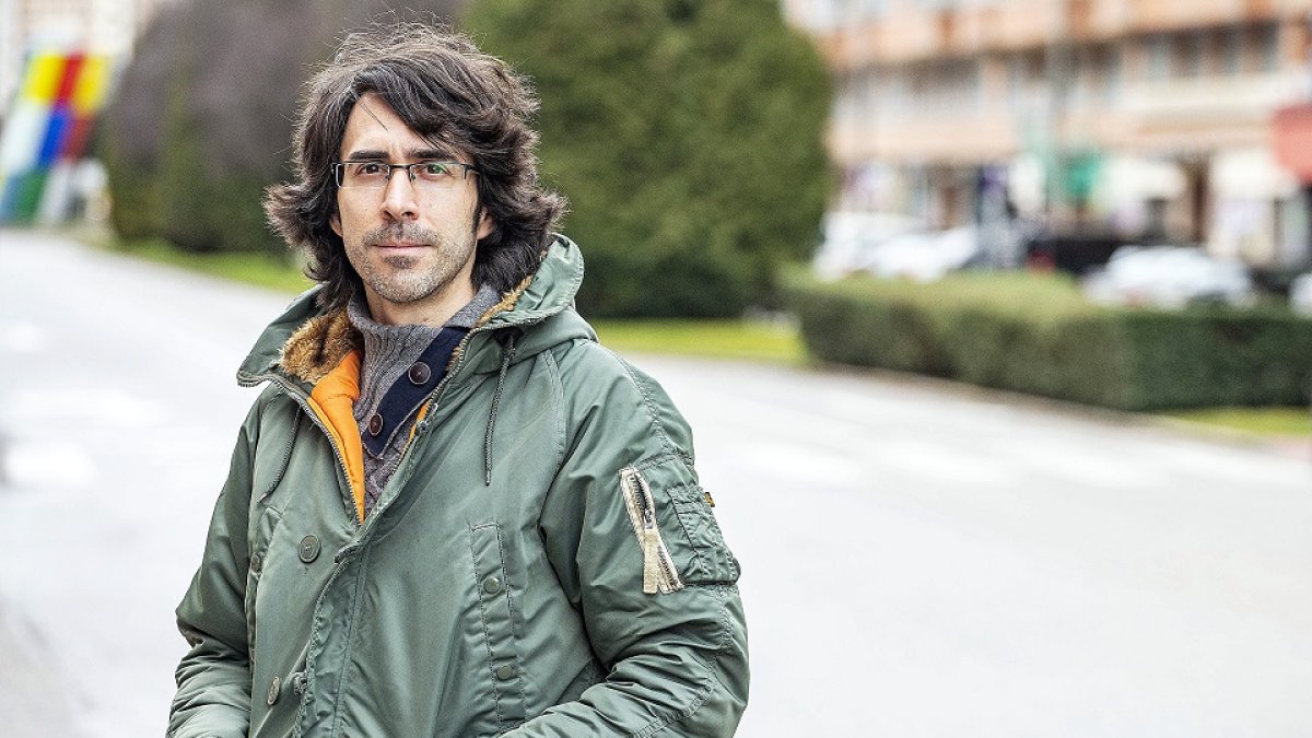 El poeta burgalés José Gutiérrez Román, autor de ‘Material de contrabando’. - SANTI OTERO