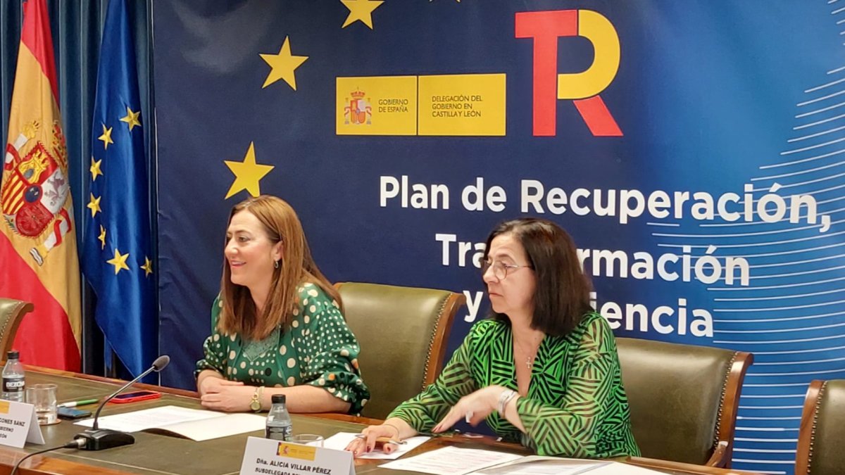 La delegada del Gobierno, Virginia Barcones, junto a la subdelegada del Gobierno en Valladolid, Alicia Villar, en la rueda de prensa. E.M.