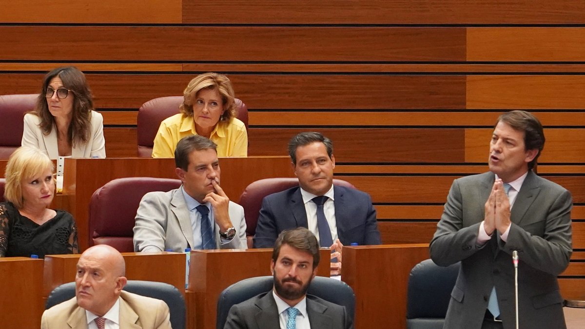 Intervención de Alfonso Fernández Mañueco durante el pleno de las Cortes.- ICAL