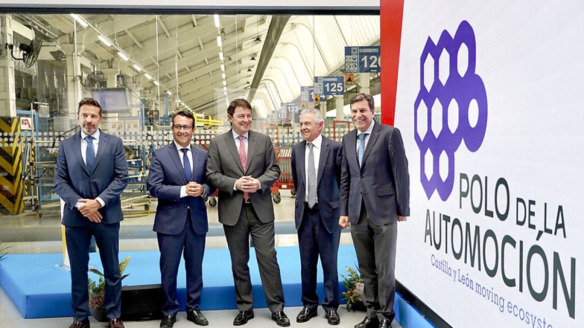 El presidente de la Junta de Castilla y León, Alfonso Fernández Mañueco, participa en el acto institucional de la marca del clúster de la automoción. ICAL