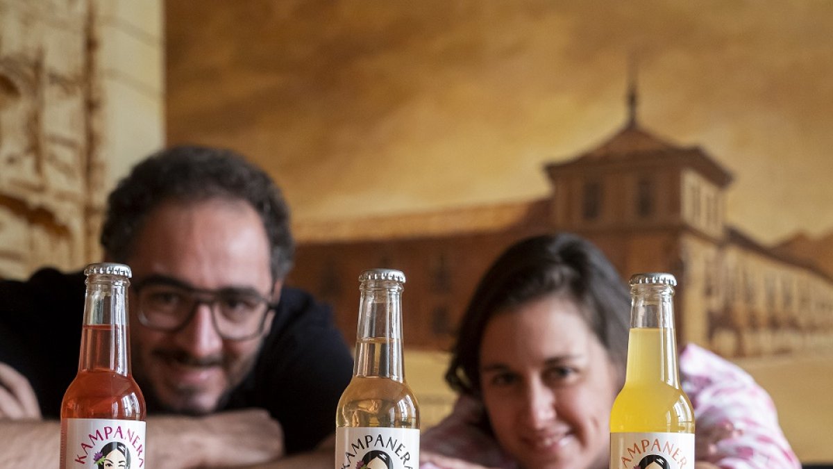 Carlos y Lucía crean el primer refresco de kombucha en Valladolid.- PHOTOGENIC