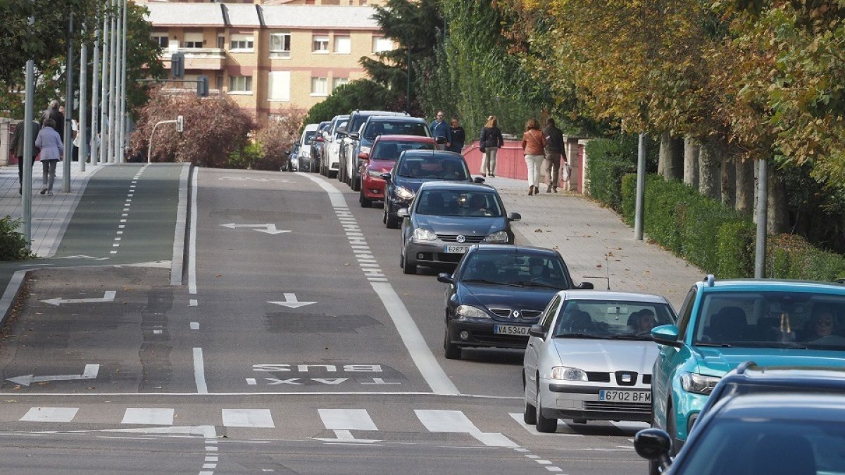 Imagen de archivo de un carril con atasco. E.M.