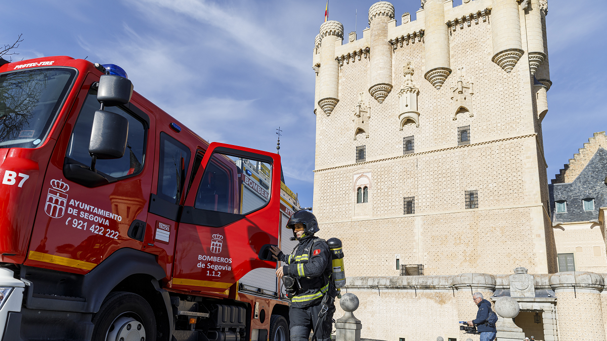 El Patronato del Alcázar lleva a cabo un simulacro de emergencias en el que se ponen a prueba los sistemas de extinción de incendios de la fortaleza, así como los procedimientos de actuación en caso de emergencia. ICAL .