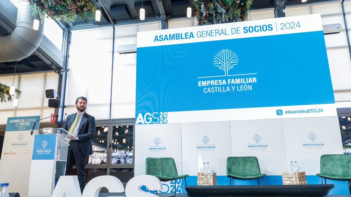 El vicepresidente de la Junta de Castilla y León, Juan García-Gallardo, clausura la Asamblea General de Socios de Empresa Familiar de Castilla y León. -ICAL.