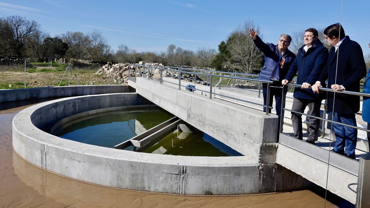 Fernández Mañueco y Suárez-Quiñones, visitan la nueva estación depuradora de Ledrada.- ICAL