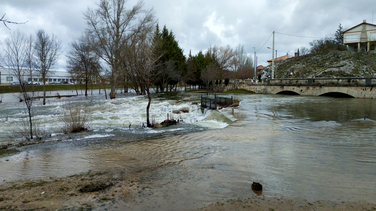 El río Ucero a su paso por Burgo de Osma. ICAL (archivos).