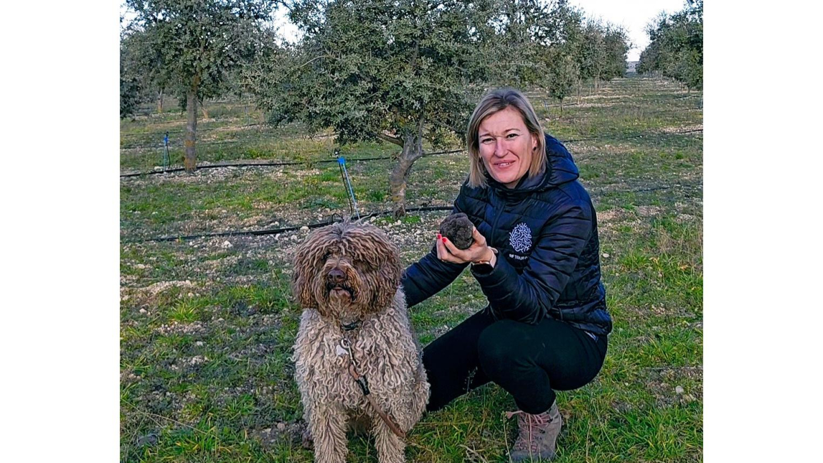 Raquel de Dios tiene 2,5 hectáreas de encinas ecológicas micorrizas en la Ribera del Duero. ECB
