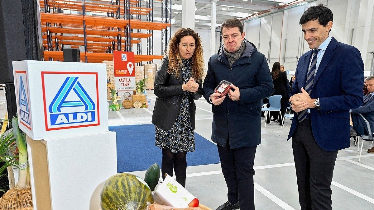 El presidente de la Junta de Castilla y León, Alfonso Fernández Mañueco, participa en el acto de presentación e inauguración de la nueva Plataforma Logística de ALDI en Miranda de Ebro (Burgos). -ICAL