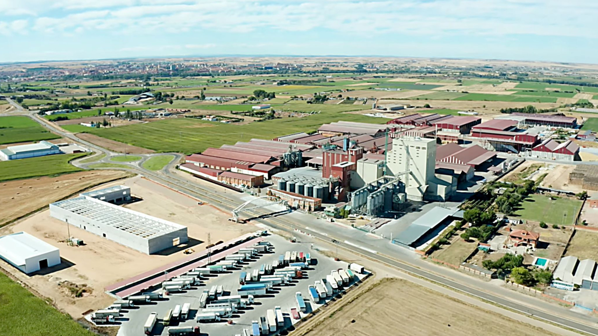 Instalaciones de la sede central de Cobadú, la mayor cooperativa de Castilla y León, en Moraleja de Vino (Zamora). COBADU