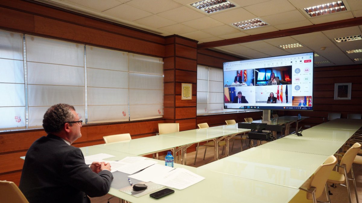 El consejero de Agricultura, Ganadería y Desarrollo Rural, Gerardo Dueñas, participaen la reunión, por videoconferencia,del Consejo Consultivo convocado por el Ministerio de Agricultura, Pesca y Alimentación. ICAL