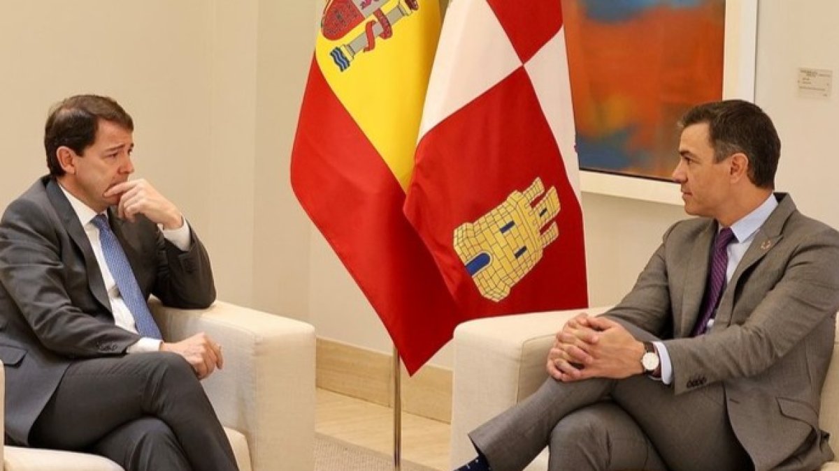 Alfonso Fernández Mañueco y Pedro Sánchez, en una imagen de archivo.-ICAL