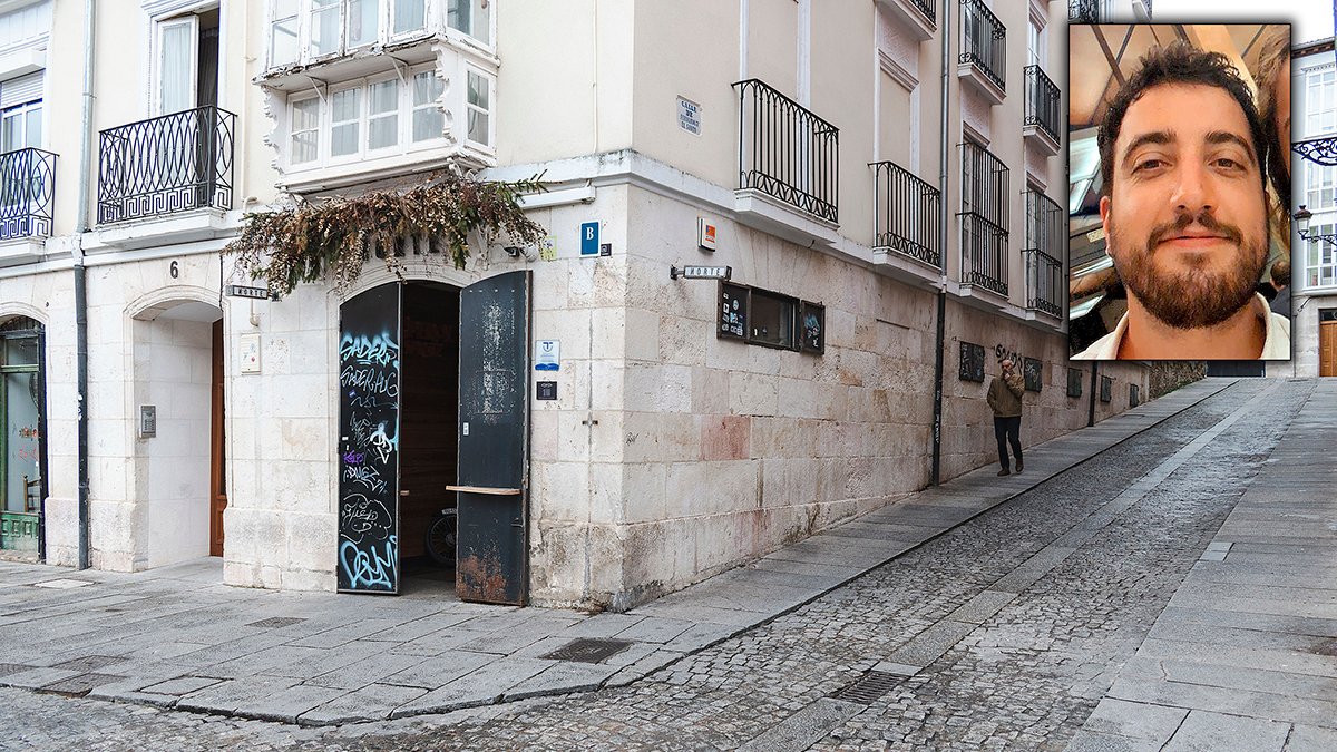 Zona de la plaza de La Flora donde se produjo en la calle el asesinato de Sergio, en el recuadro.- ÓSCAR CORCUERA / E. M.