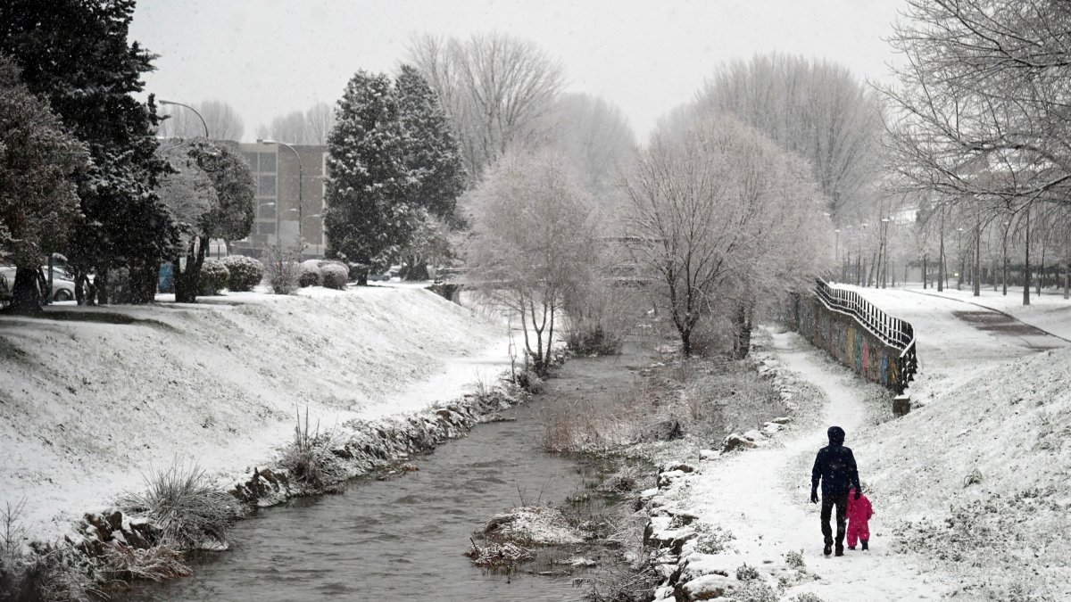 Copiosa nevada en la capital burgalesa en una imagen de archivo