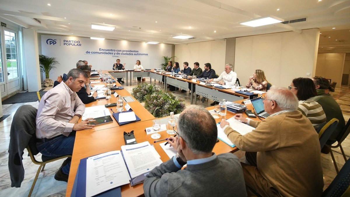 Reunión de Feijóo con los barones del PP en Córdoba.- ICAL