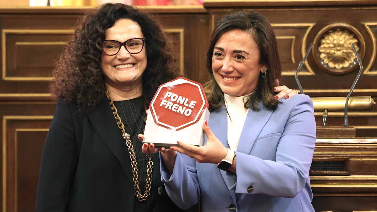 La consejera de Movilidad y Transformación Digital recoge el premio de Ponle Freno.