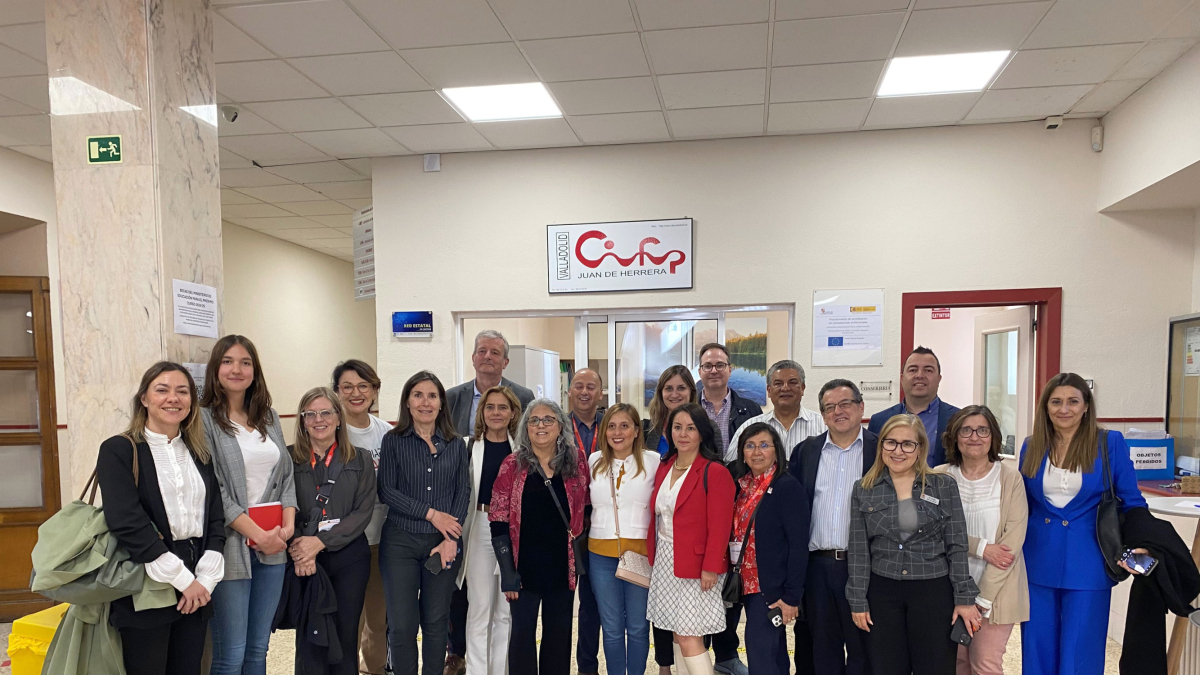 Delegación educativa de Estados Unidos compuesta por 15 representantes de Community Colleges estadounidenses.