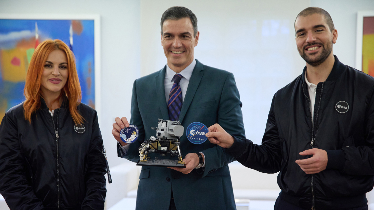 El presidente del Gobiern recibe a los dos nuevos astronautas españoles de la Agencia Espacial Europea (ESA), Sara García y Pablo Álvarez. EUROPA PRESS