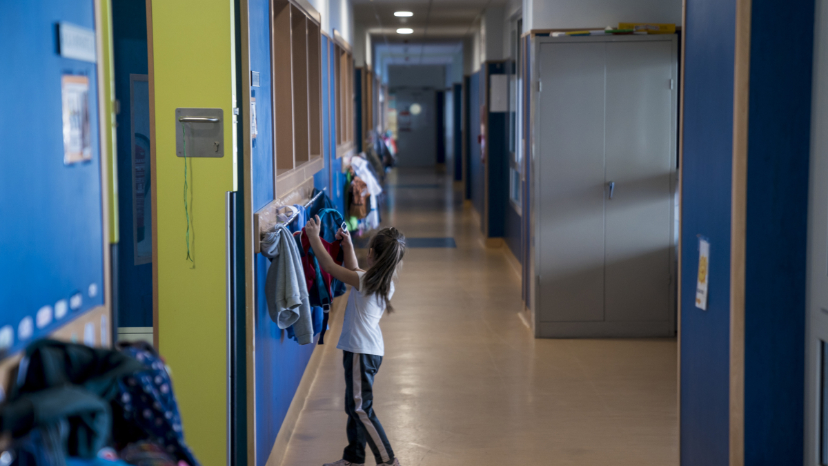 Imagen de archivo de una alumna en un colegio- EUROPA PRESS