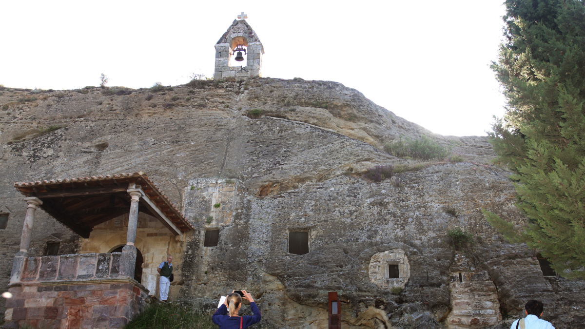 Iglesia rupestre de Santos Justo y Pastor en Olleros de Pisuerga(Palencia)