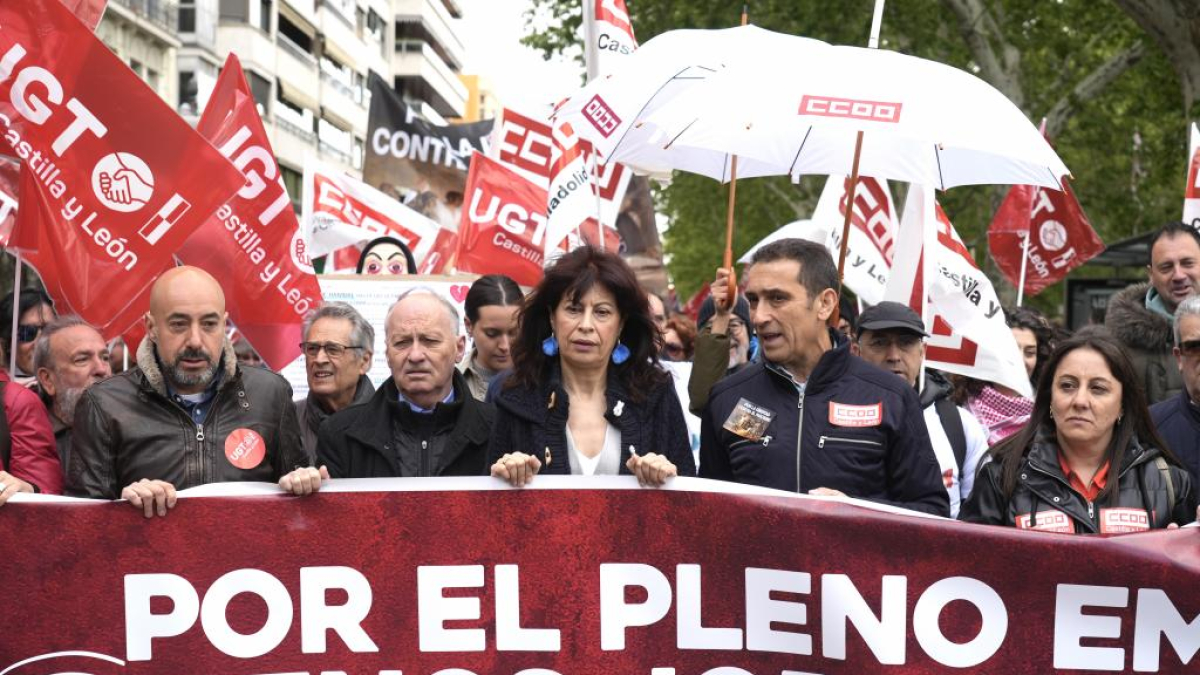 Cabecera de la manifestación del 1 de Mayo en Valladolid. J.M.LOSTAU