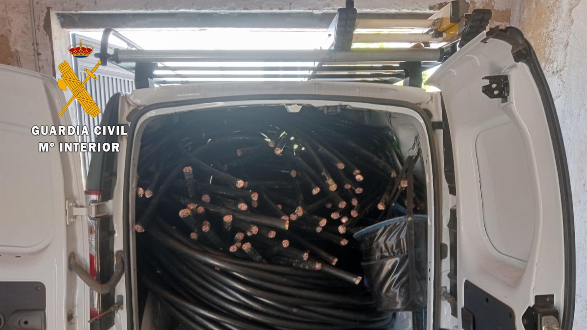 La Guardia Civil de Salamanca detiene a tres hombres por el robo de 485 kilos de cableado de cobre.