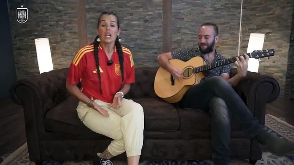 La estrella segoviana Isabel Aaiún anima a la Selección Española en la Eurocopa