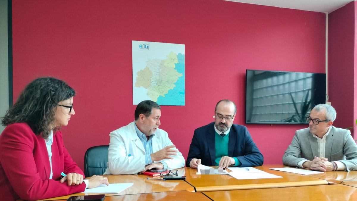 Reunión entre , l alcalde de Ponferrada, Marco Morala, acompañado por los concejales de Presidencia, y de Hacienda, Lidia Coca y Luis A. Moreno con el nuevo gerente del Área Sanitaria del Bierzo, Juan Ortiz de Saracho. 