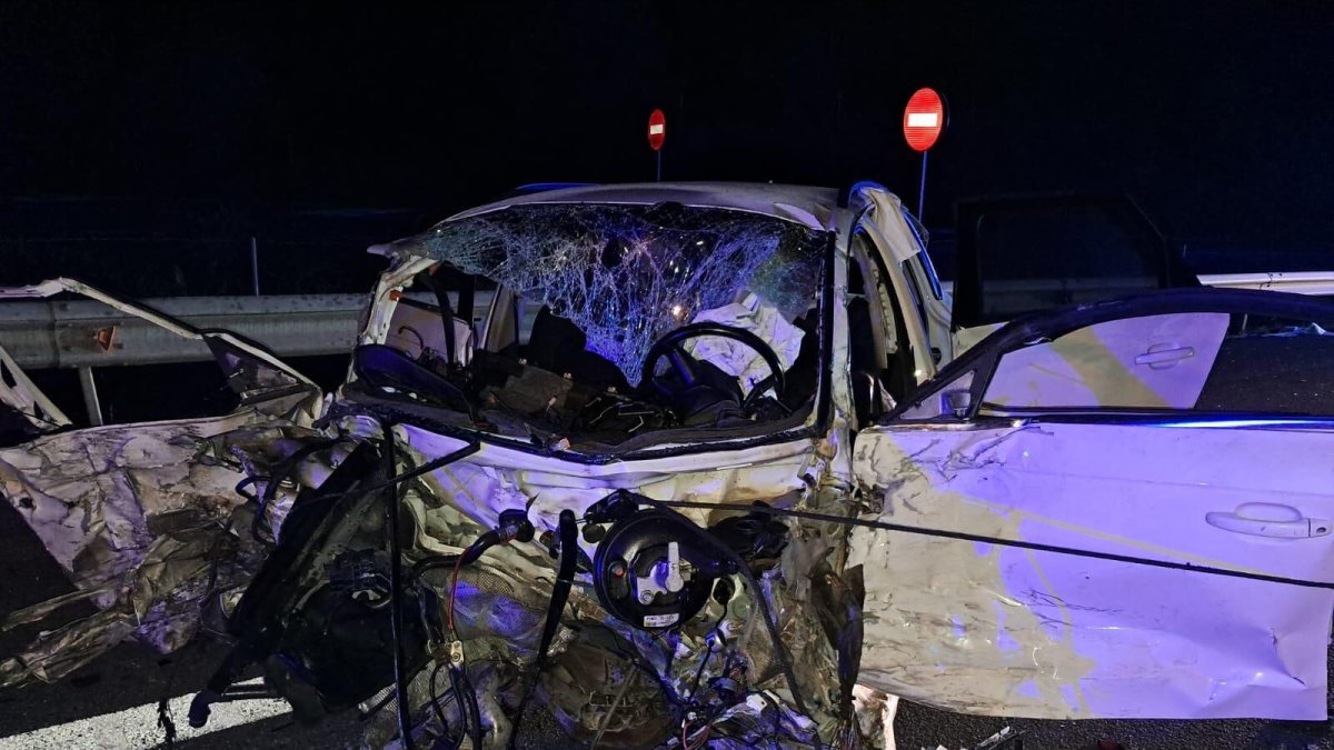 Estado en el que quedó el vehículo tras el accidente en el que murió una mujer embarazada y su bebé en La Rioja