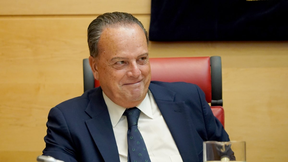 El presidente del Consejo de Cuentas, Marilo Amilivia, presenta el Informe de Fiscalización de determinadas áreas del Ayuntamiento de Ponferrada (León), en el marco de la Comisión de Economía y Hacienda de las Cortes