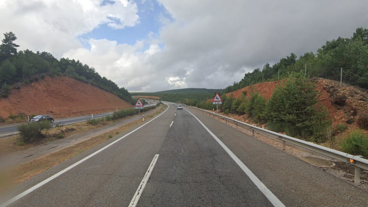 Tramo de la A-6 a la altura de Brazuelo, donde tendrán lugar las obras de rehabilitación del firme