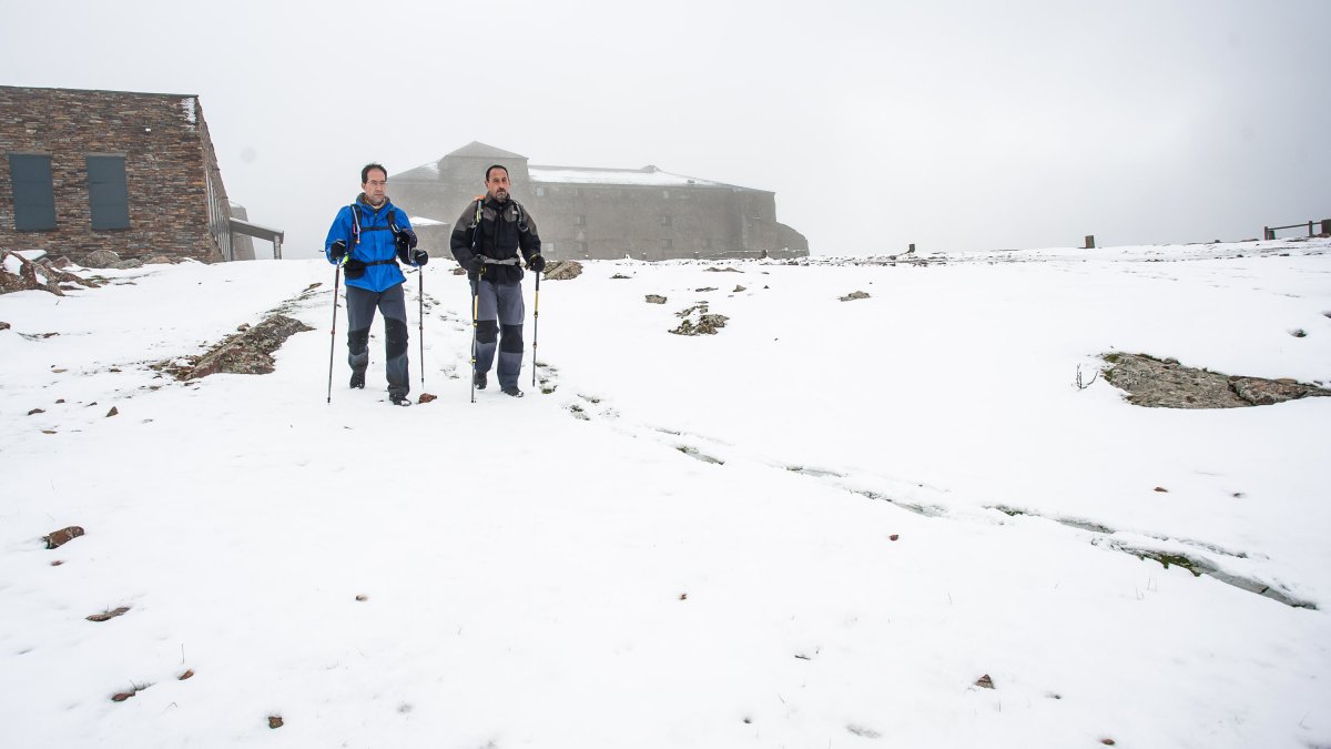 La nieve irrumpe con fuerza en la Peña de Francia (Salamanca).