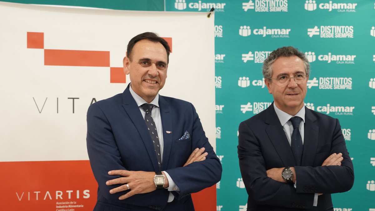 El presidente de Cajamar, Eduardo Baamonde, y el presidente de Vitartis, Santiago Miguel, presentan la Estrategia para el fortalecimiento de la industria alimentaria de Castilla y León