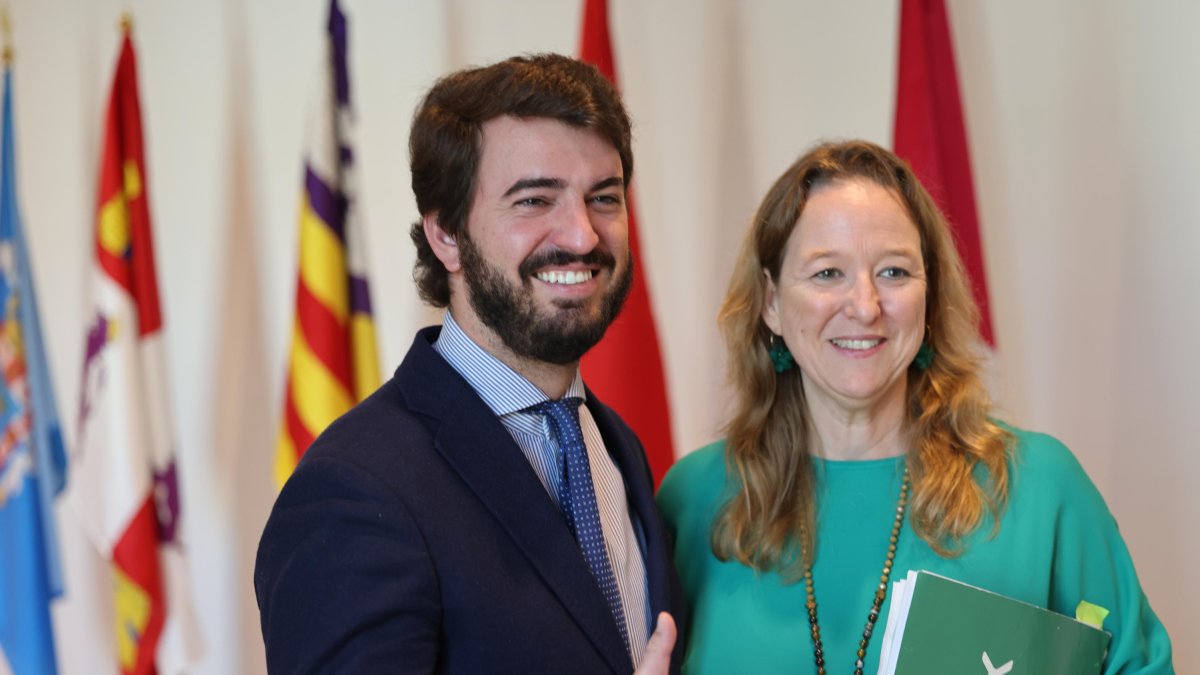 García-Gallardo y la portavoz de VOX en el Parlamento de Cantabria, Leticia Díaz.