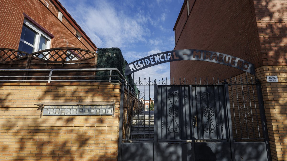 Imagen del portal del edificio de la vivienda donde se produjo la agresión mortal