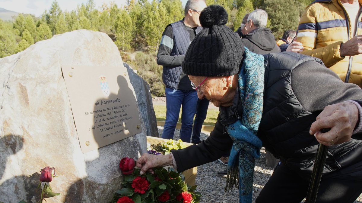 Inauguración del Memorial Minero en recuerdo a los trabajadores fallecidos en el accidente de la mina de Combustibles de Fabero del Grupo Río en Fabero (León), del que se cumplen 40 años